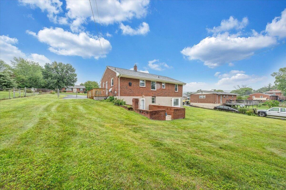 1168 Vivian AVE - Photo 43