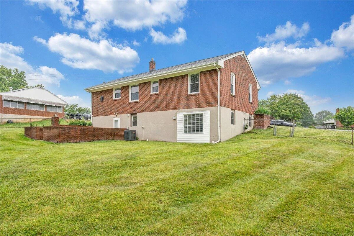 1168 Vivian AVE - Photo 46