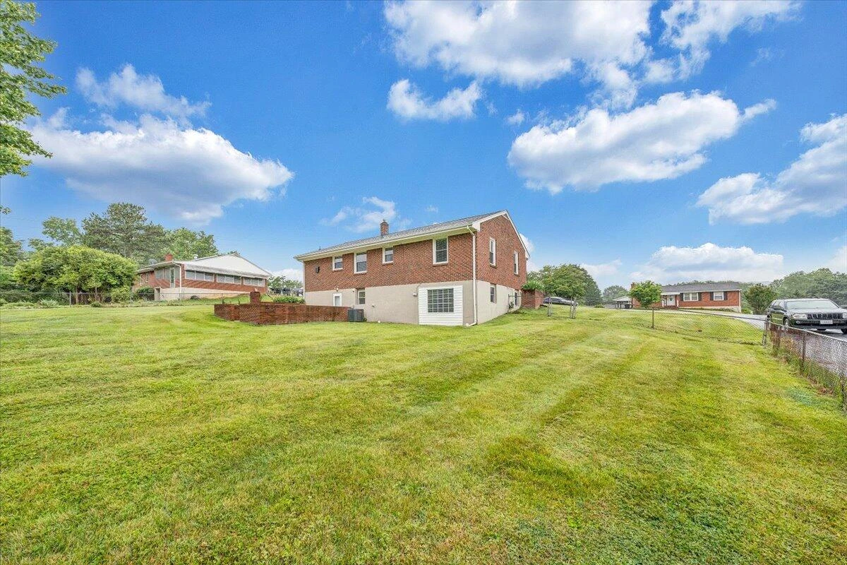 1168 Vivian AVE - Photo 47