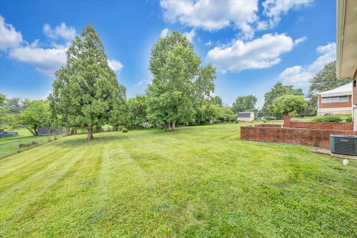 1168 Vivian AVE - Photo 48