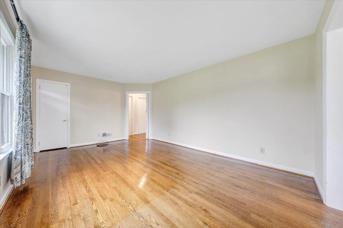1168 Vivian AVE - Photo 5