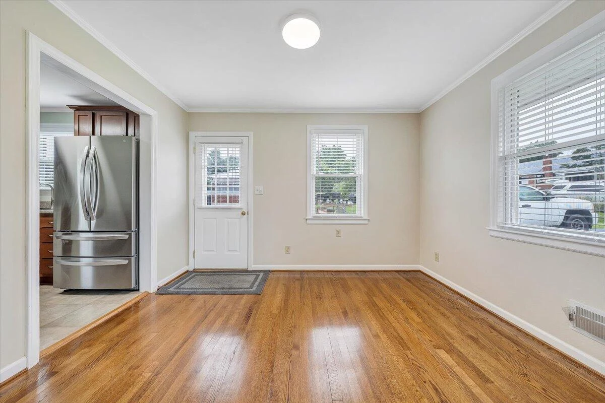 1168 Vivian AVE - Photo 6