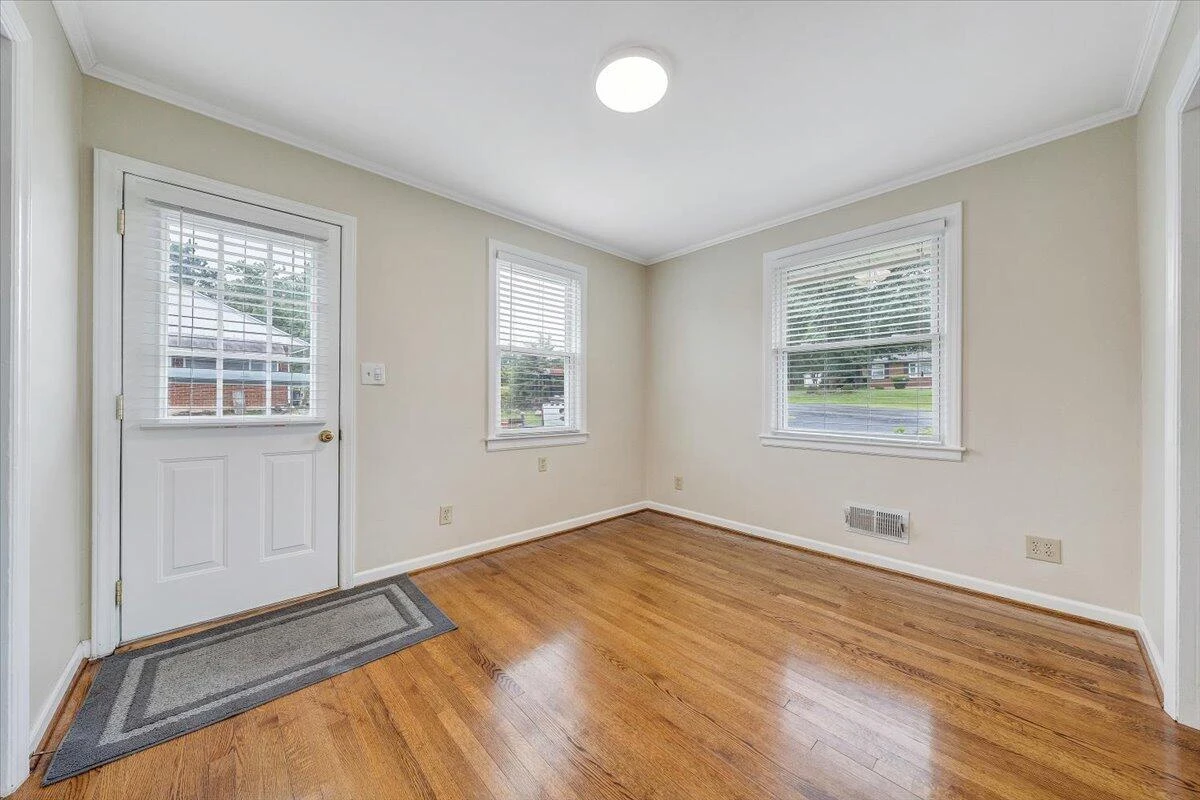 1168 Vivian AVE - Photo 7