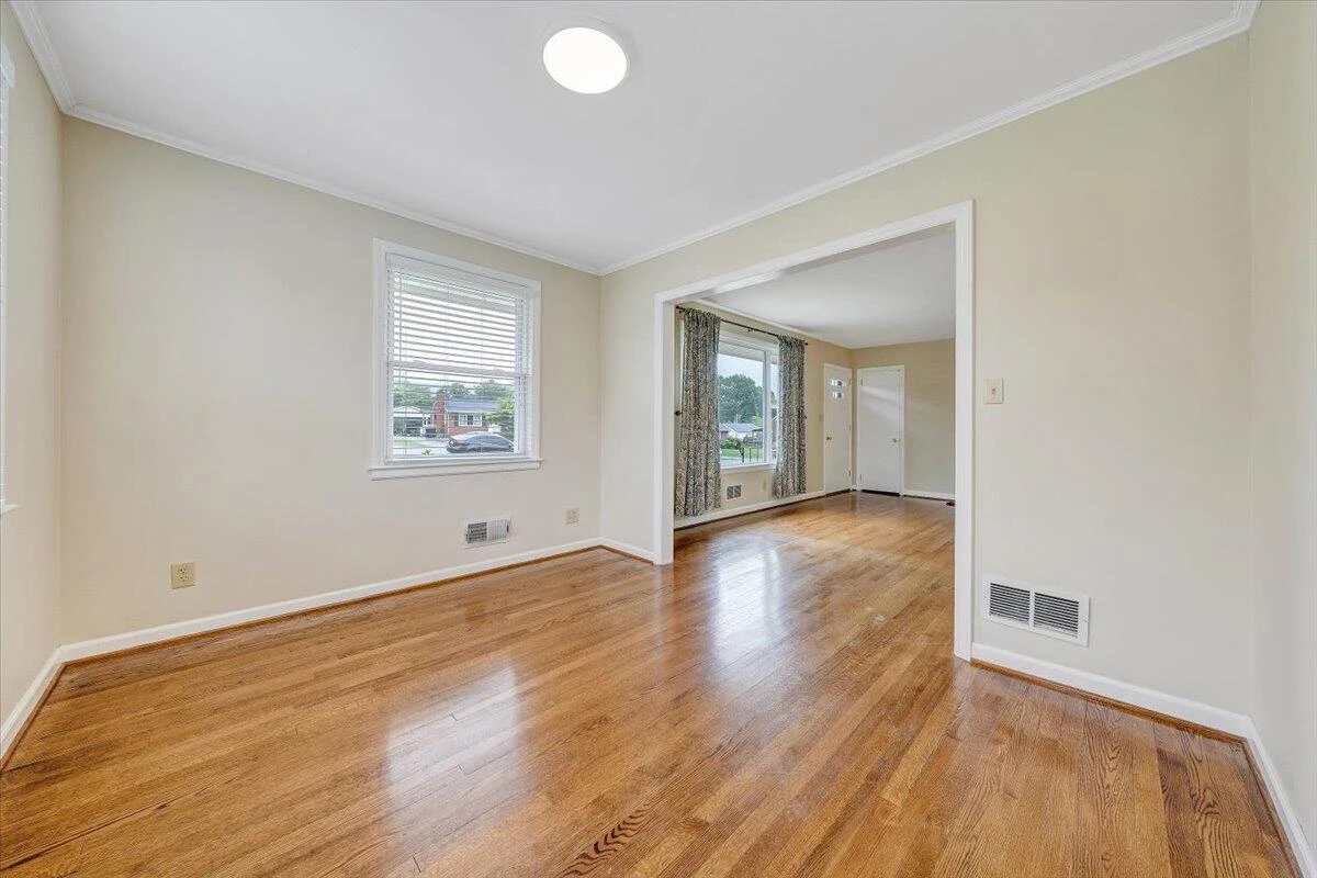 1168 Vivian AVE - Photo 8