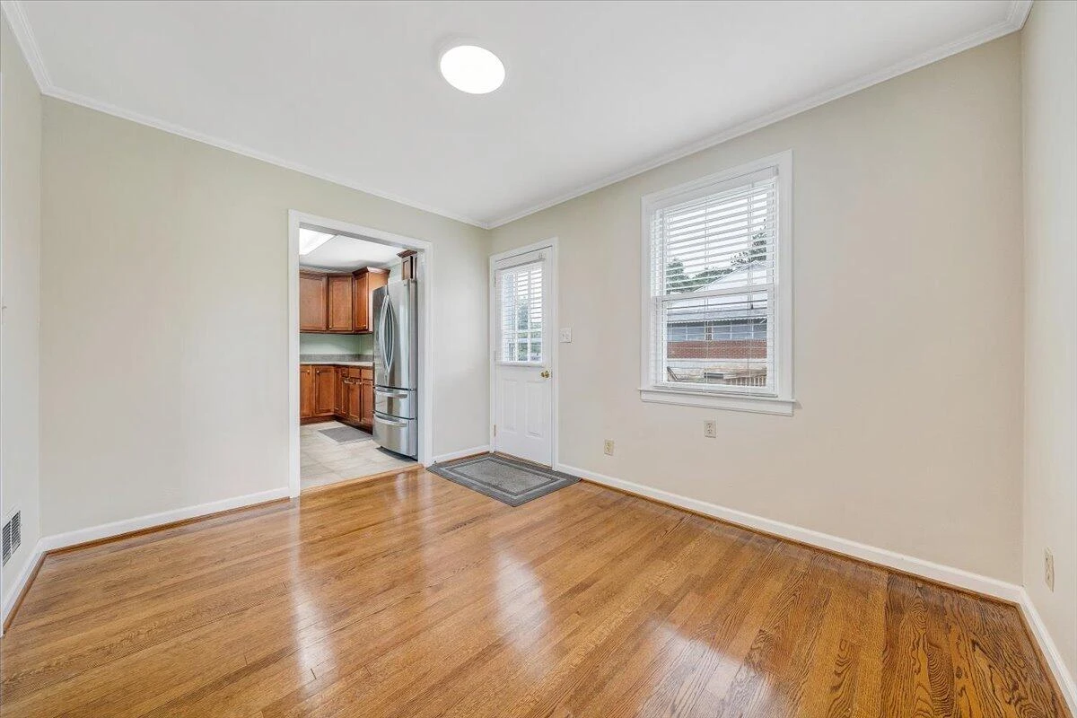1168 Vivian AVE - Photo 9