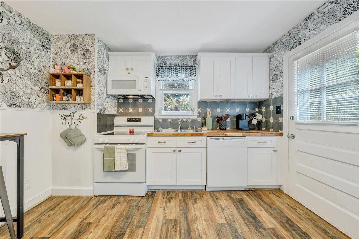 832 Brandon AVE - Photo 12
