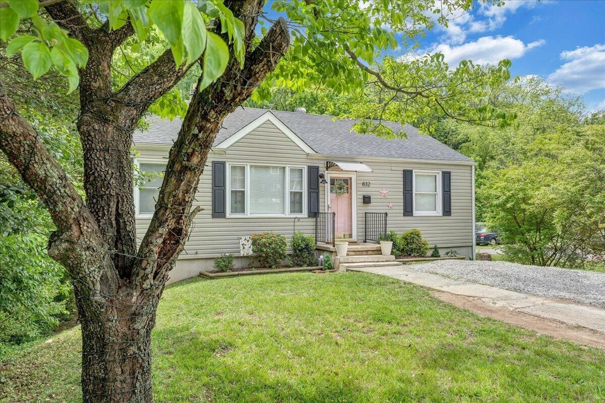 832 Brandon AVE - Photo 2