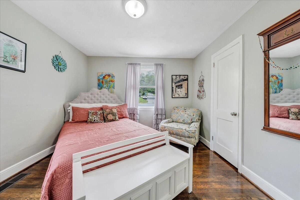 832 Brandon AVE - Photo 21