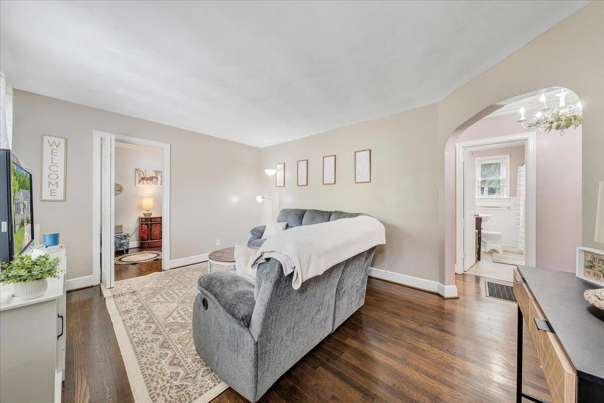 832 Brandon AVE - Photo 3