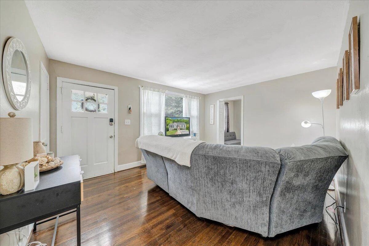 832 Brandon AVE - Photo 4