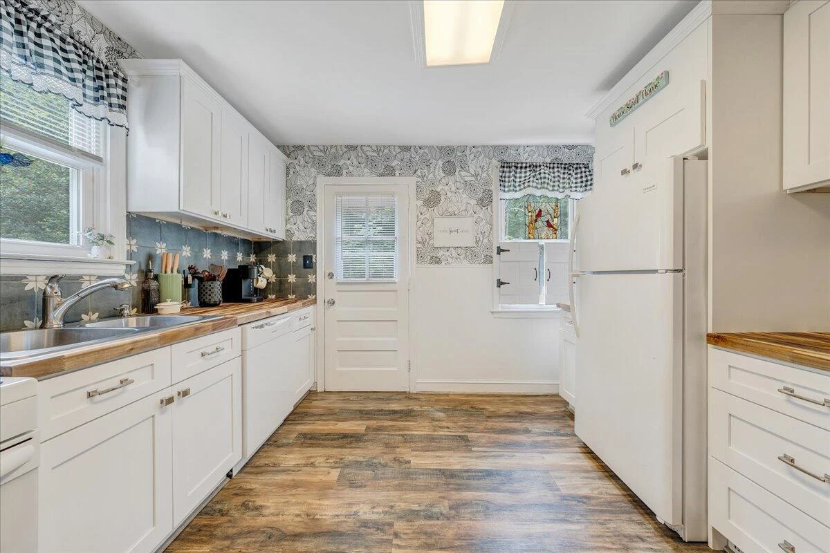 832 Brandon AVE - Photo 9