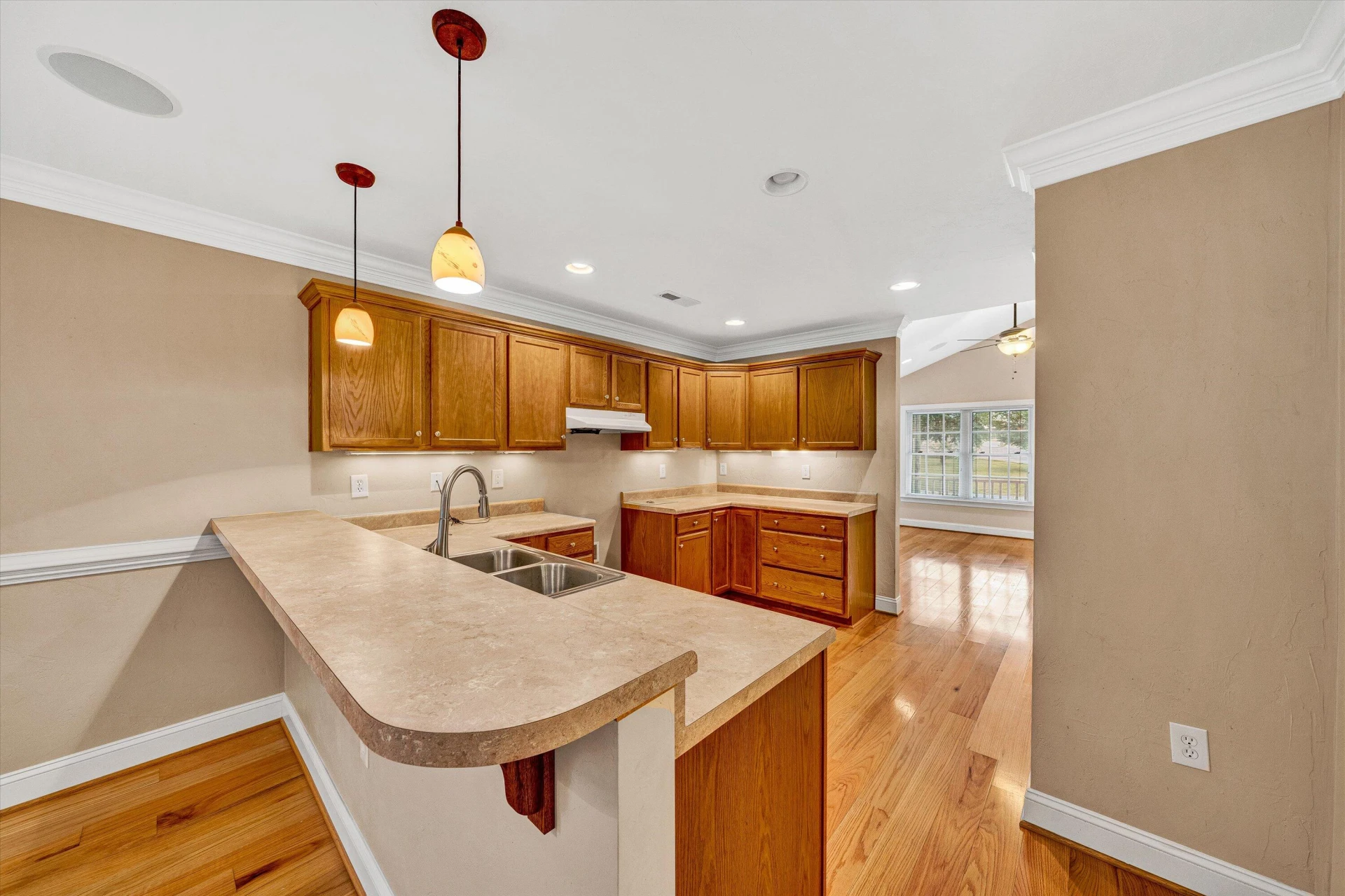 1016 Roanoke BLVD - Photo 11