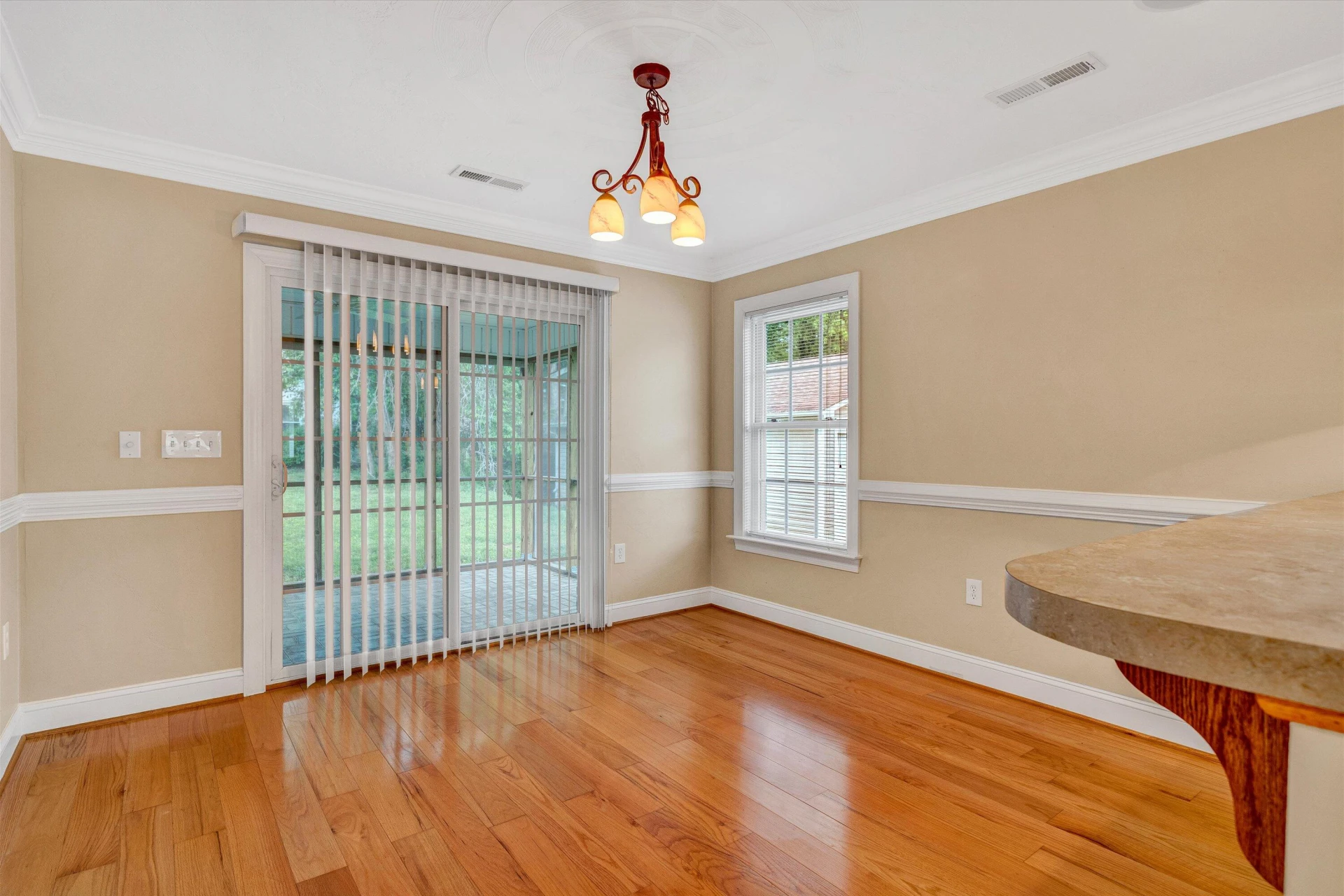 1016 Roanoke BLVD - Photo 12