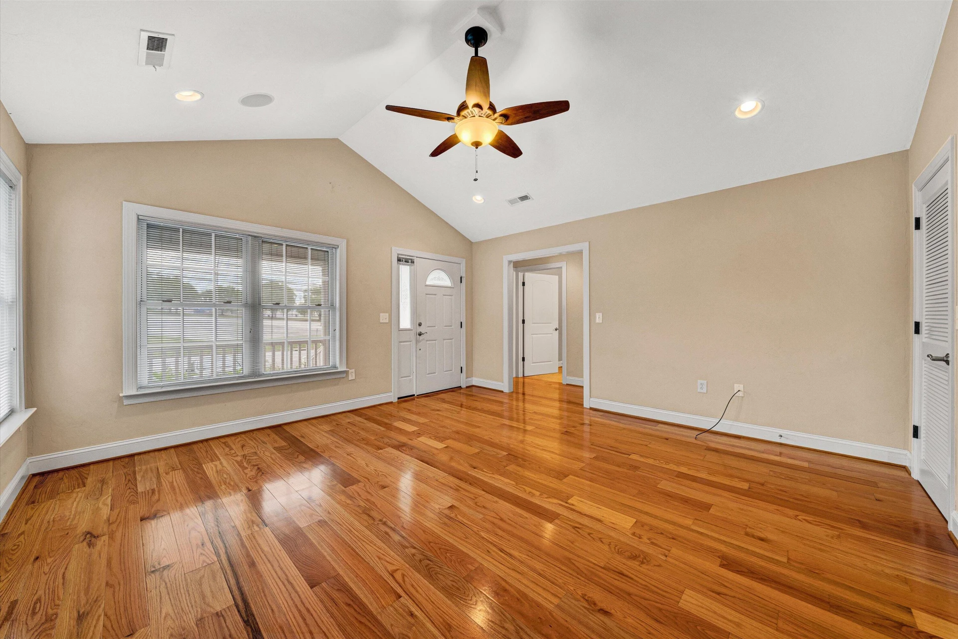 1016 Roanoke BLVD - Photo 6