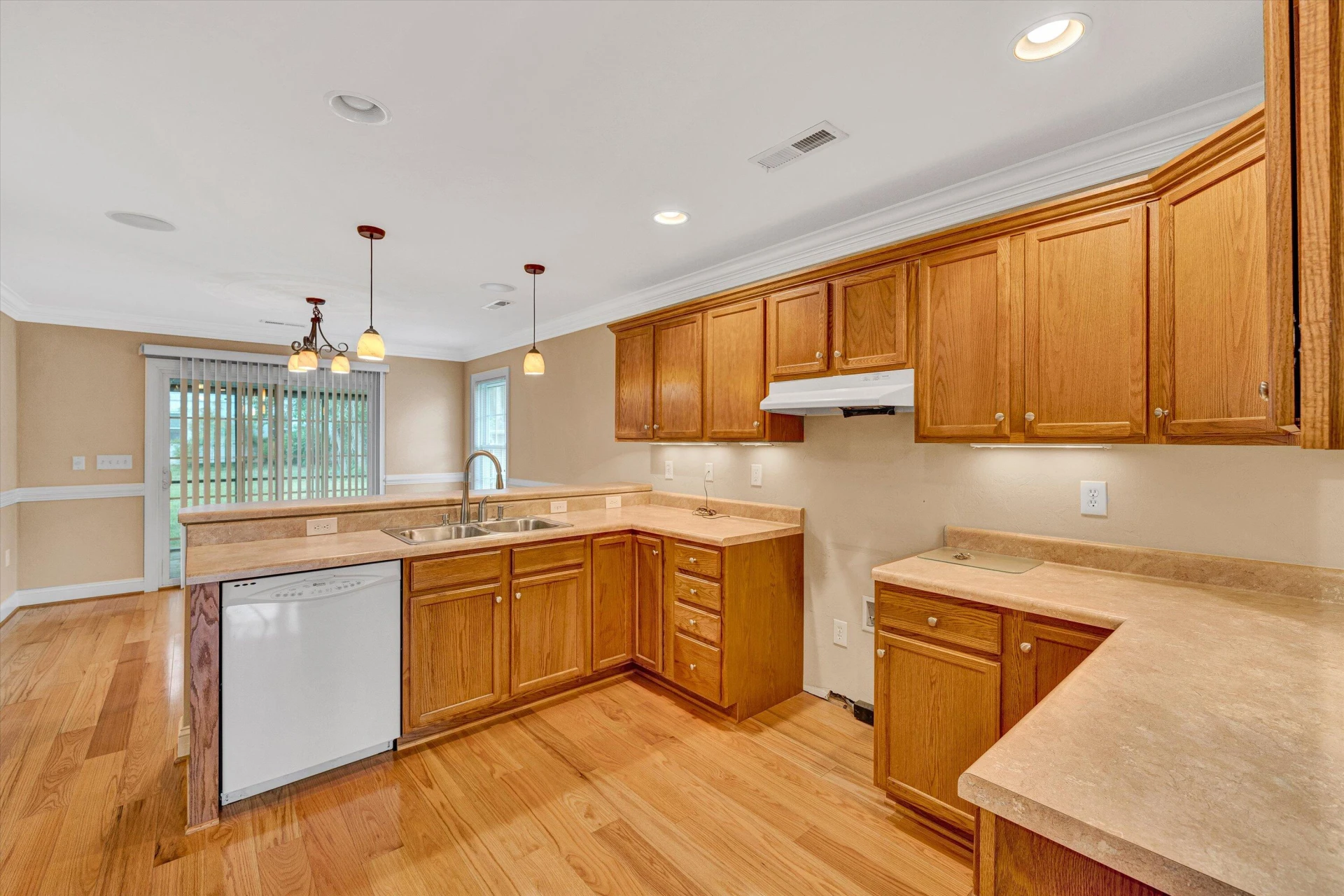 1016 Roanoke BLVD - Photo 9