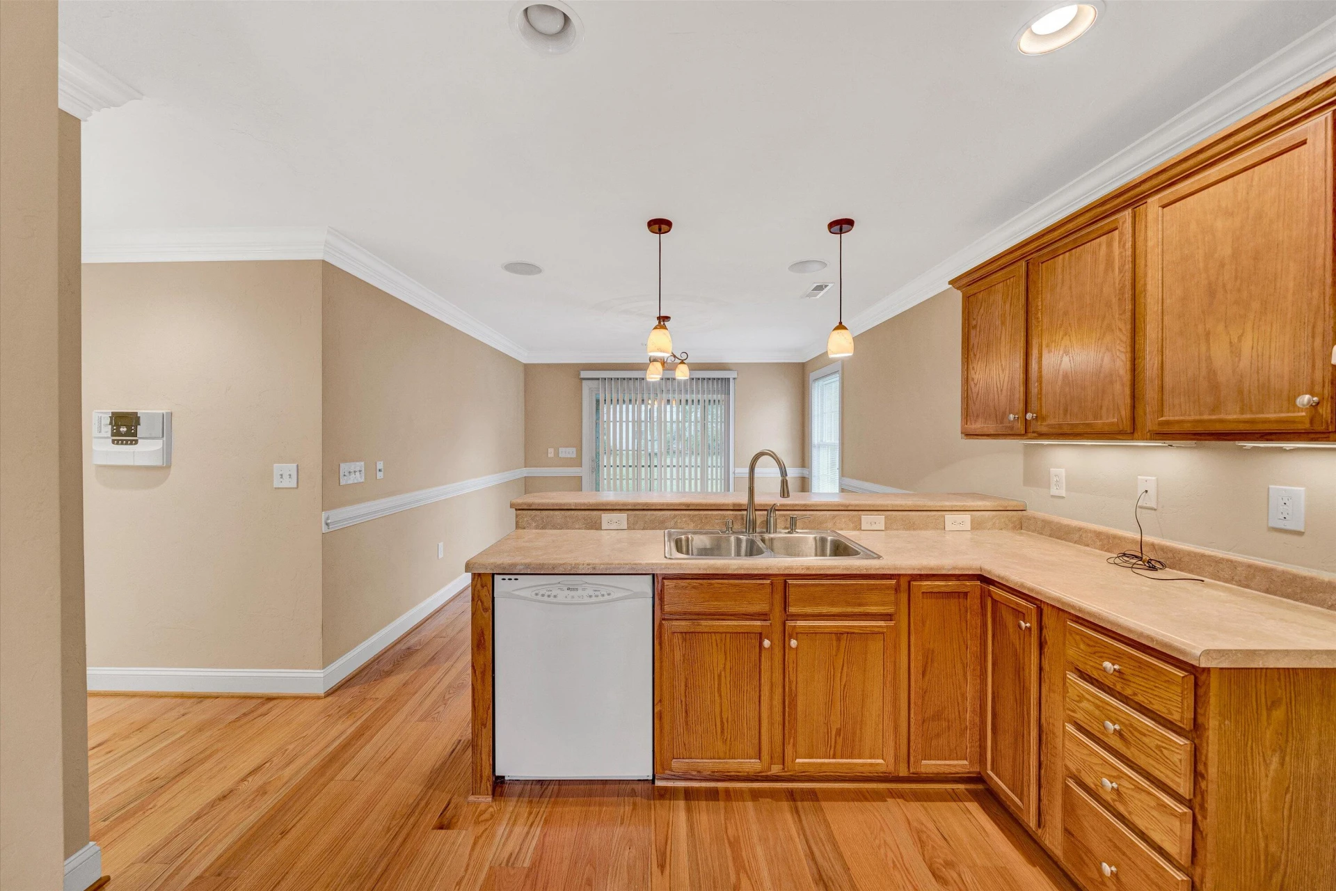 1016 Roanoke BLVD - Photo 10