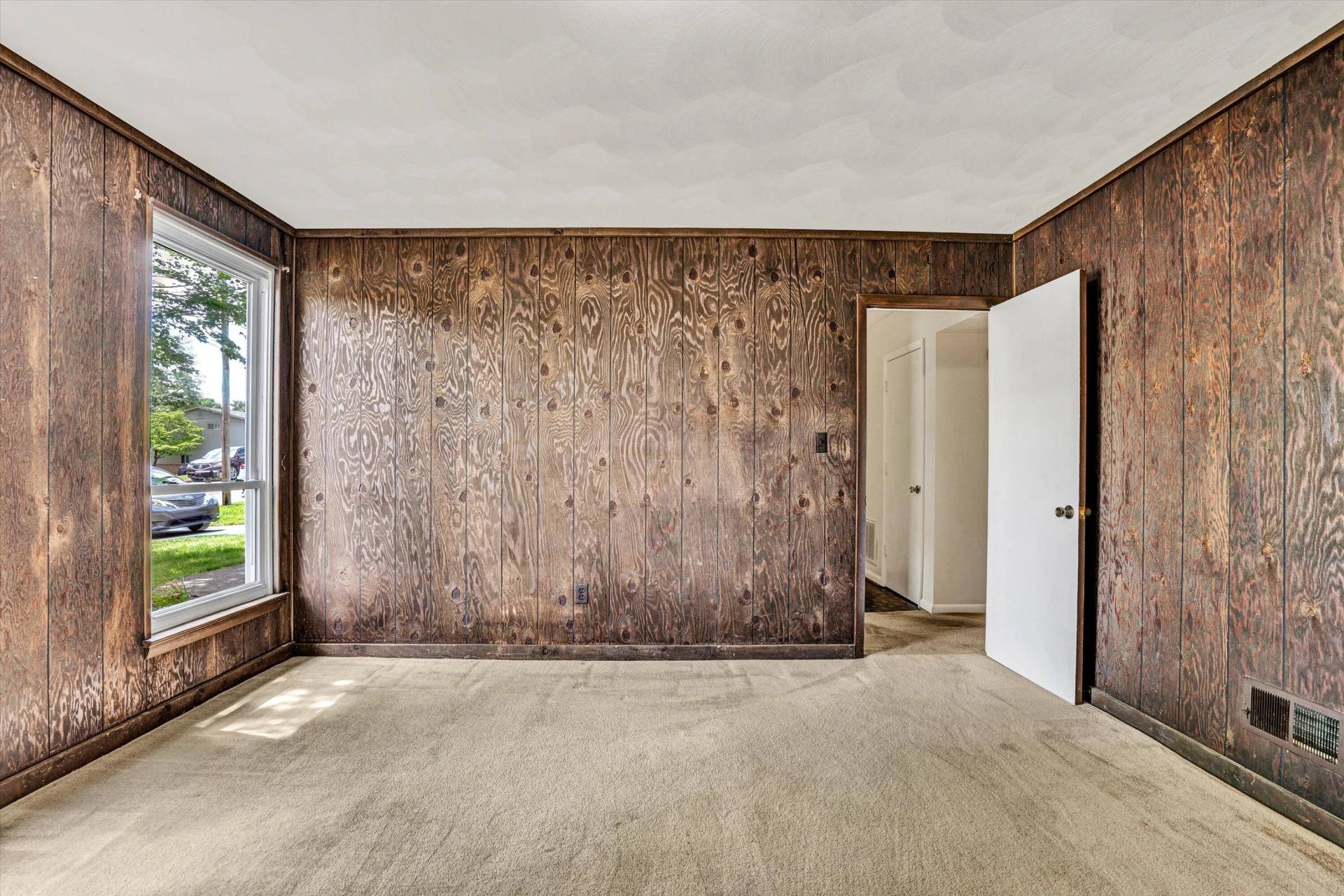 7135 Deerwood RD - Photo 10