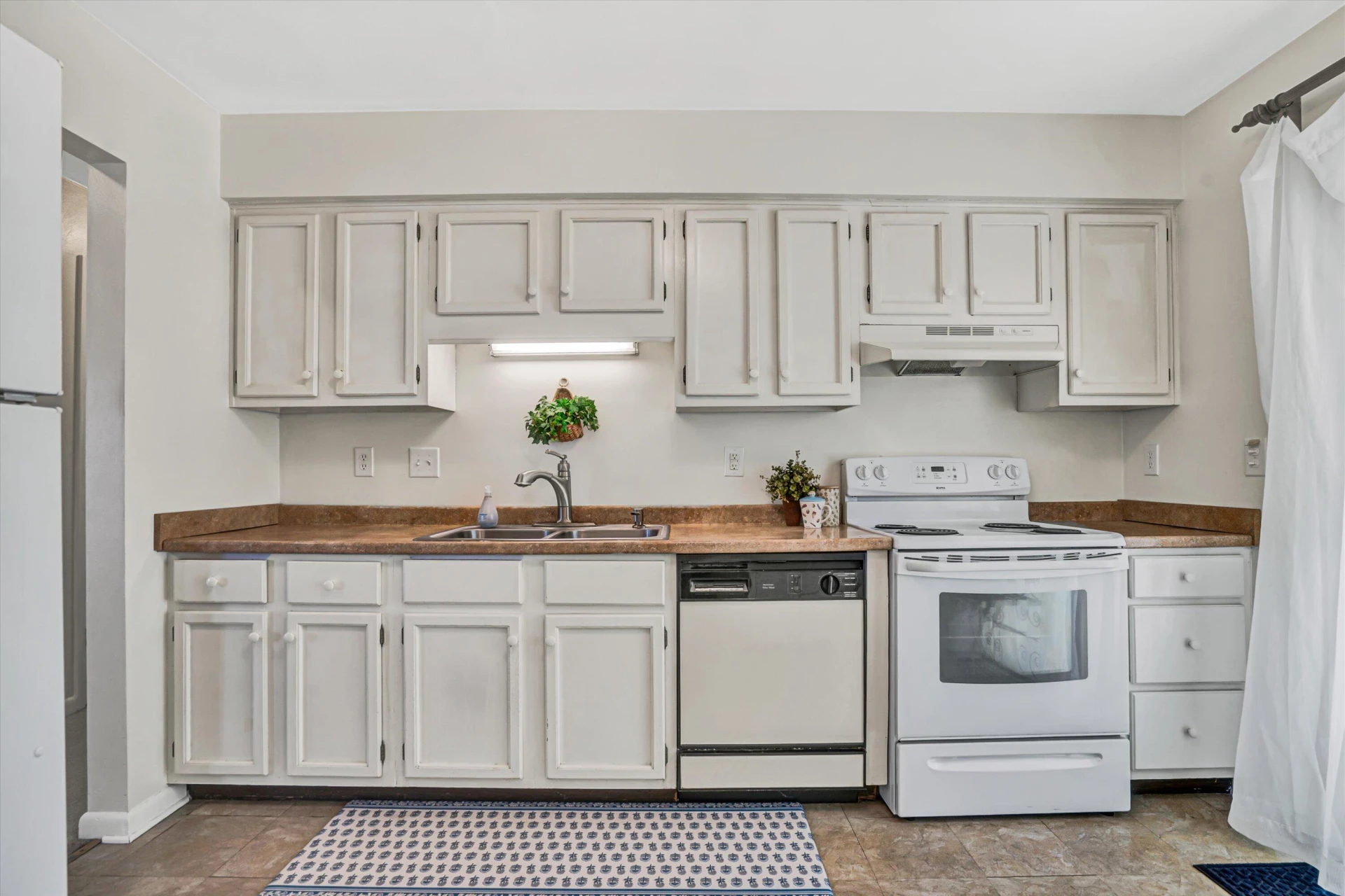 7135 Deerwood RD - Photo 16