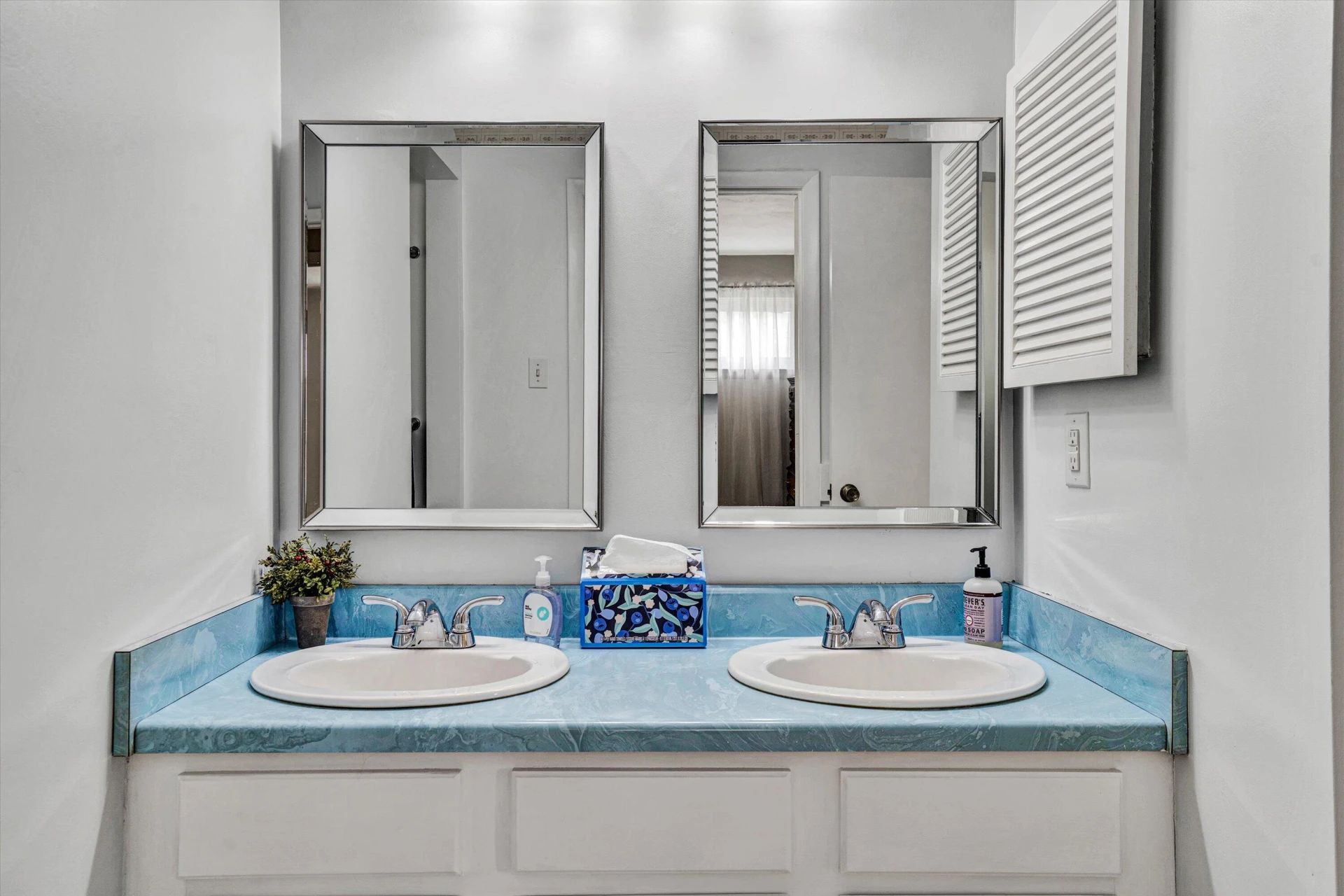 7135 Deerwood RD - Photo 21