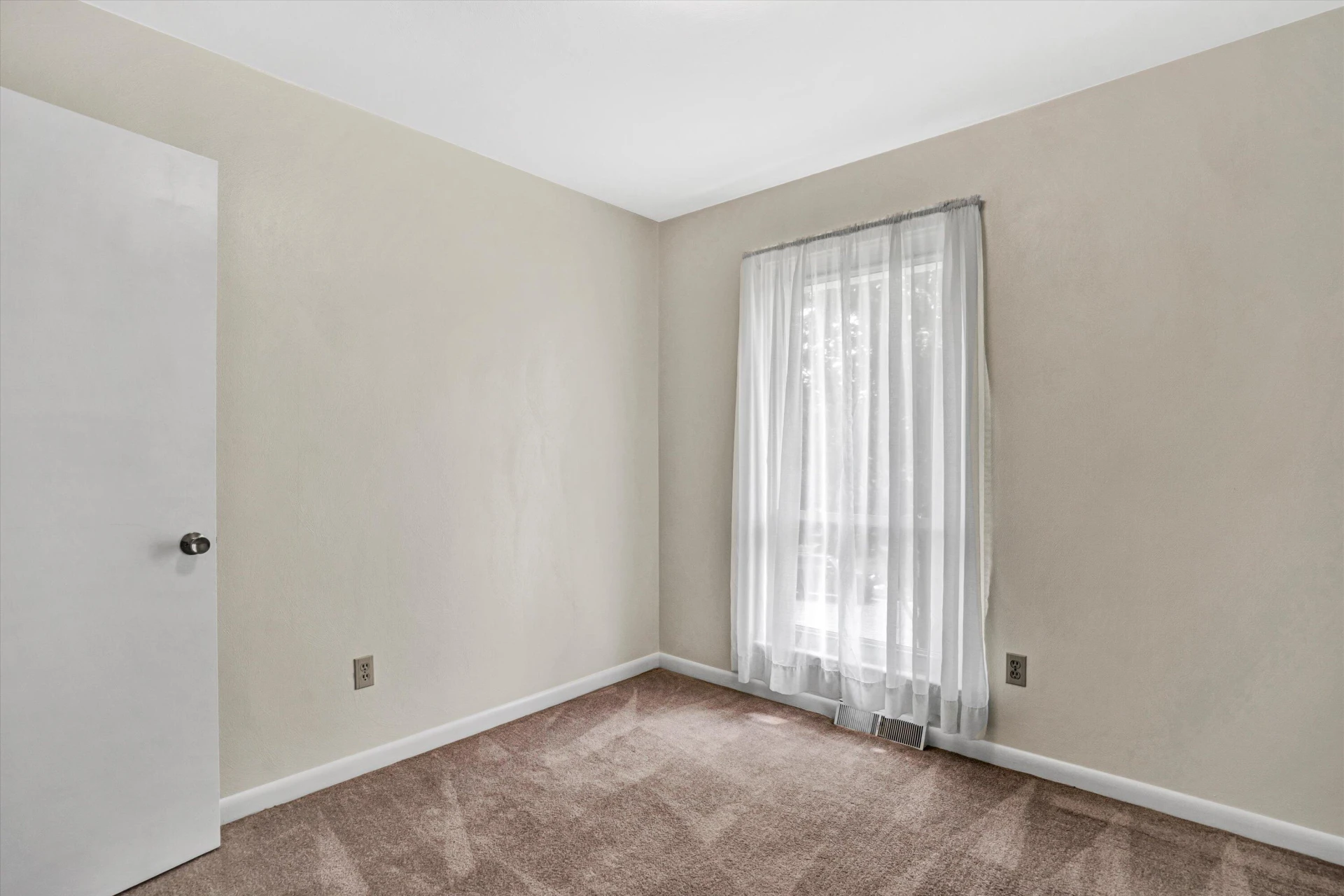7135 Deerwood RD - Photo 24