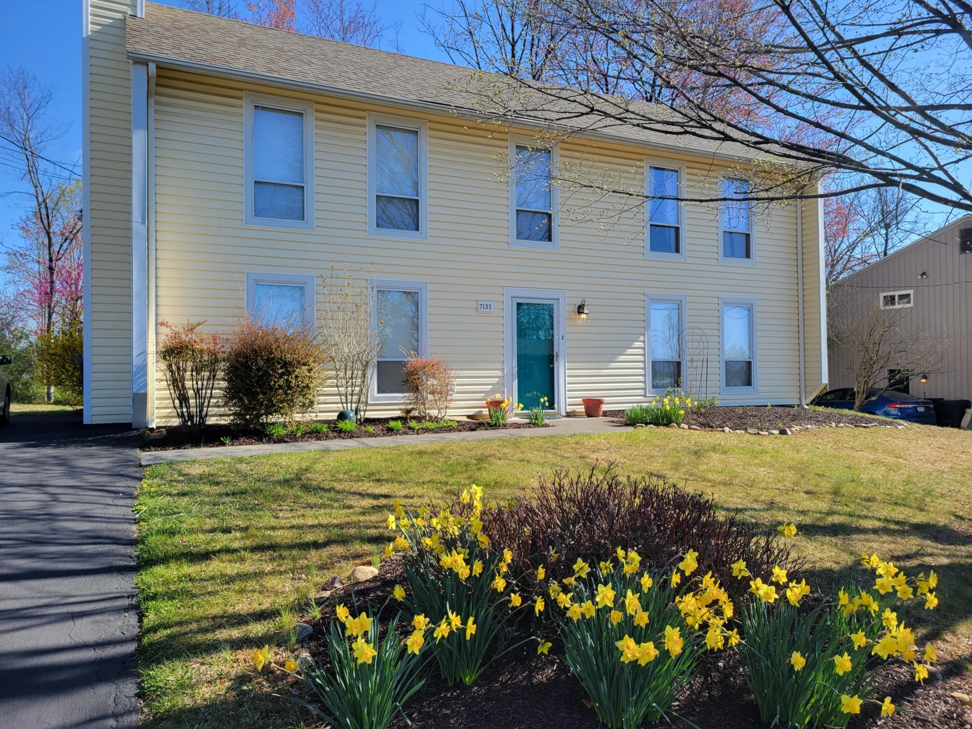 7135 Deerwood RD - Photo 6