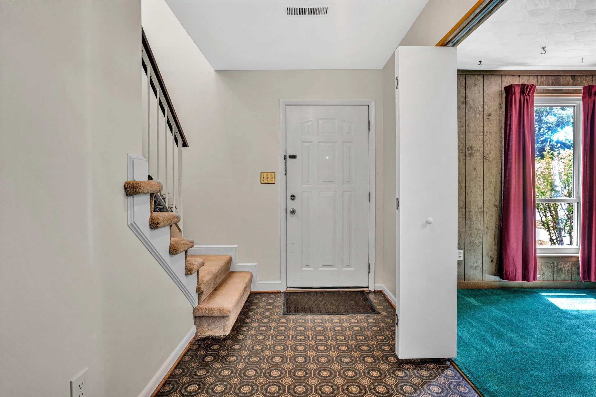 7135 Deerwood RD - Photo 7