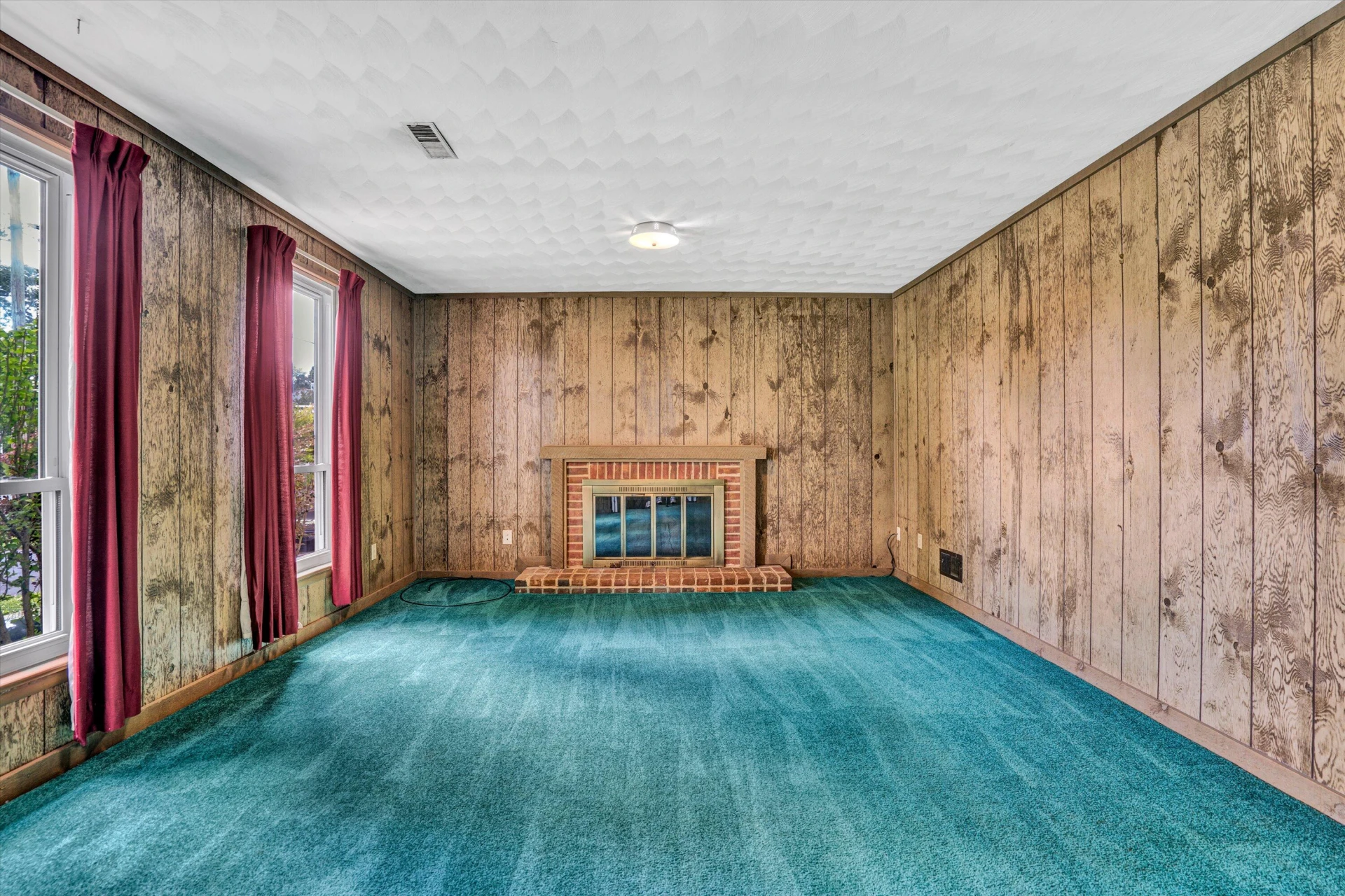 7135 Deerwood RD - Photo 8
