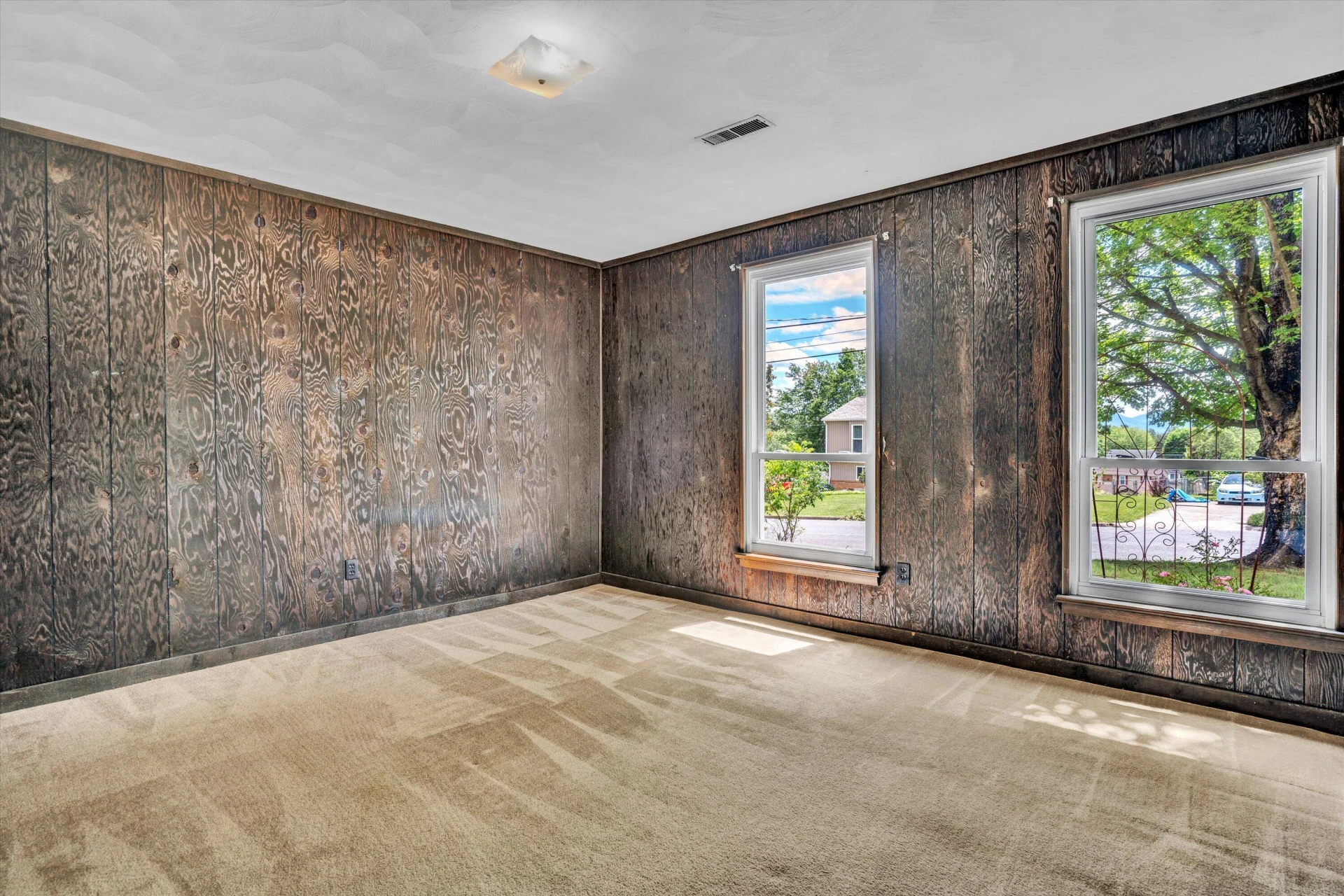7135 Deerwood RD - Photo 9