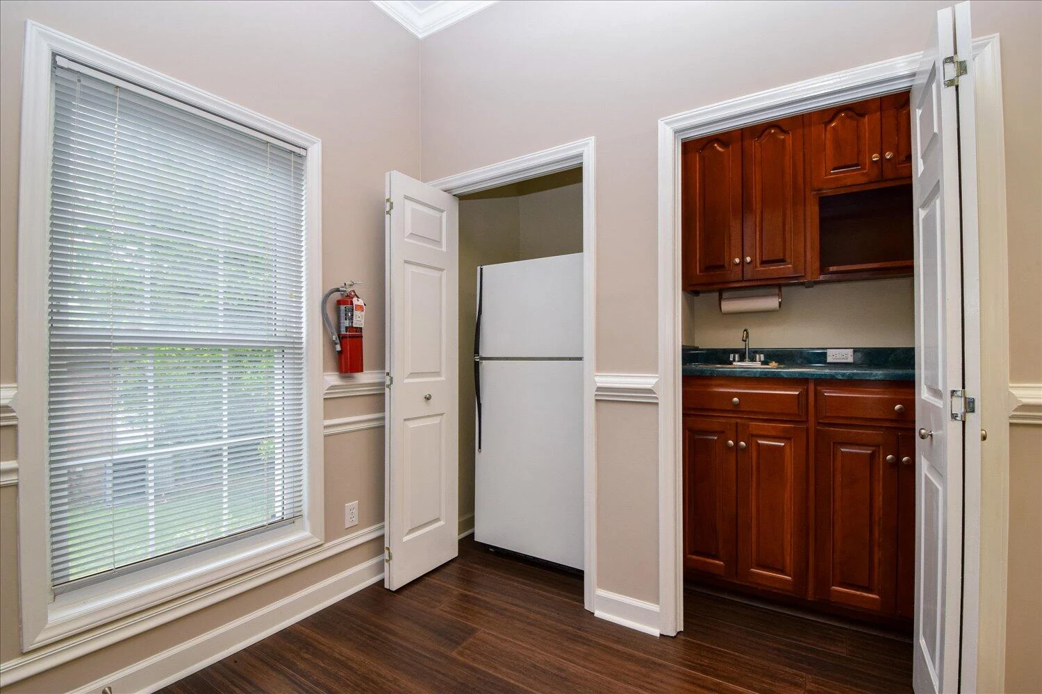 1215 Corporate CIR - Photo 6