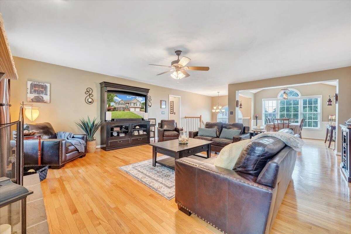 633 Castleridge RD - Photo 10