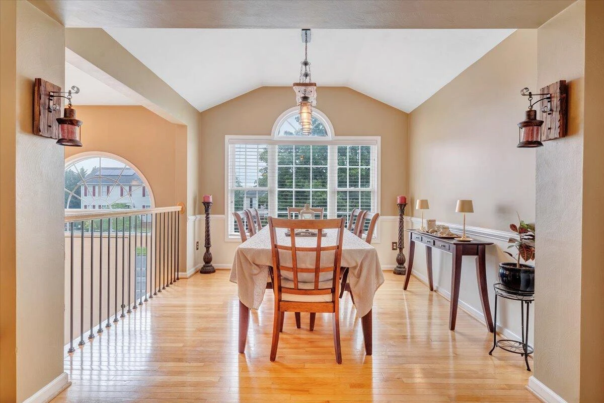 633 Castleridge RD - Photo 13