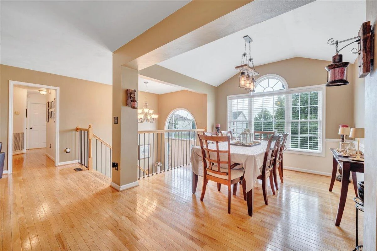 633 Castleridge RD - Photo 15