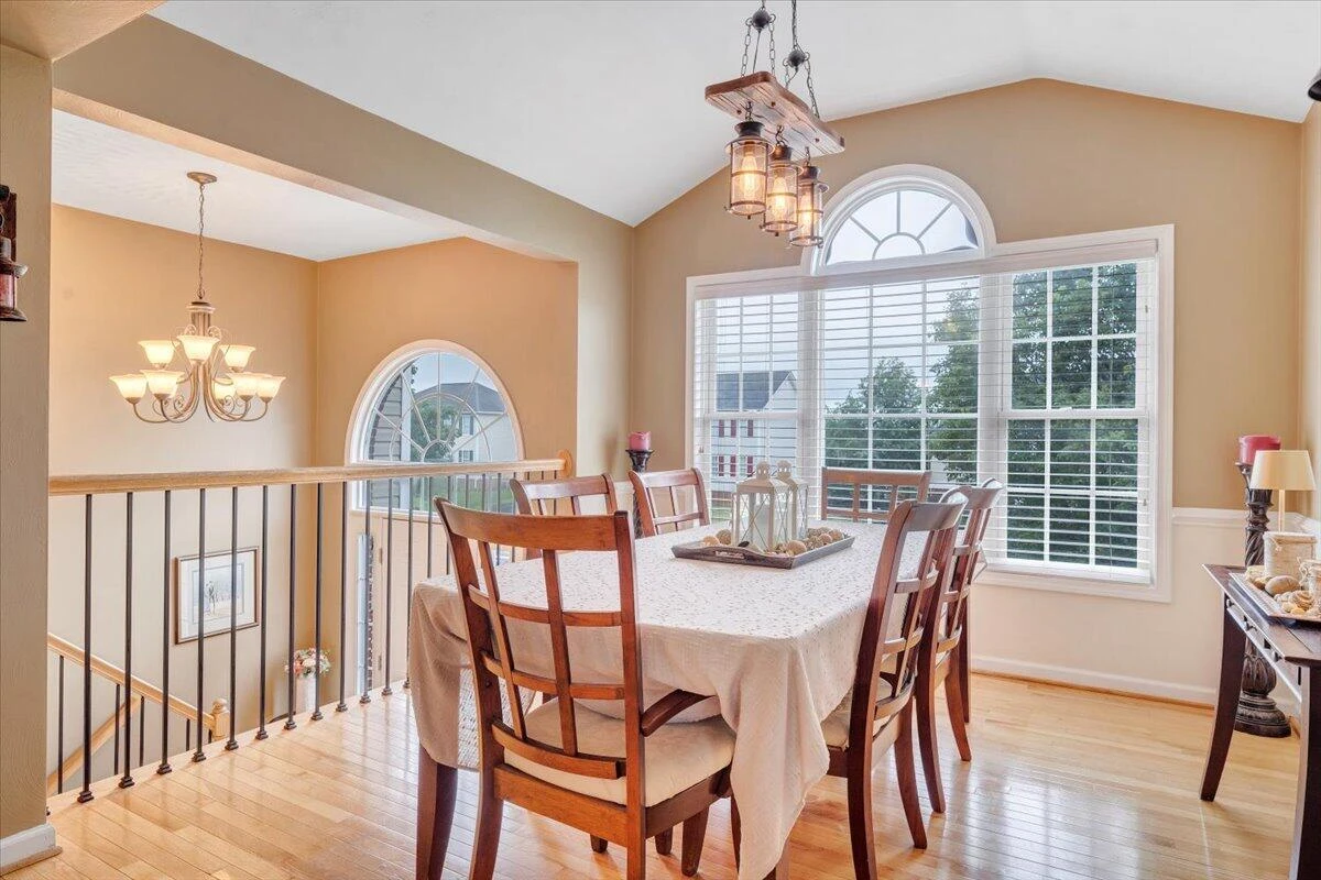 633 Castleridge RD - Photo 16