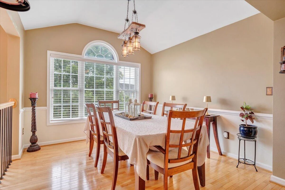 633 Castleridge RD - Photo 17