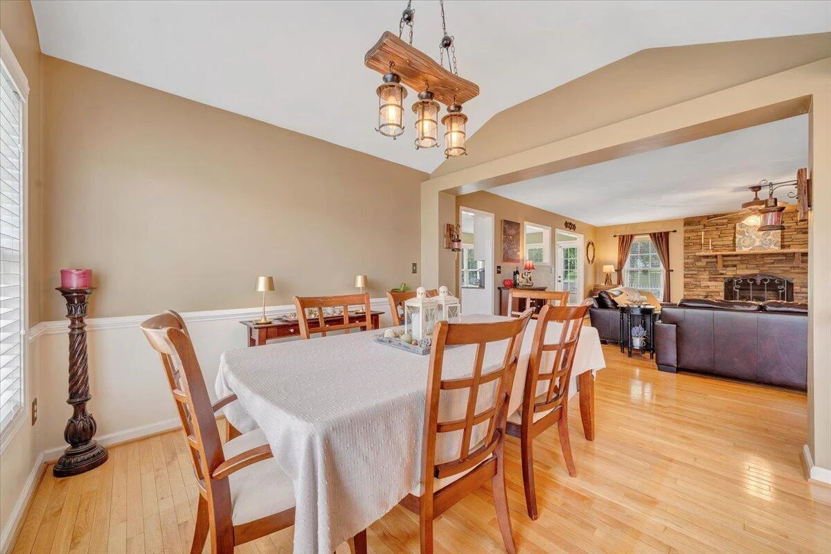 633 Castleridge RD - Photo 18