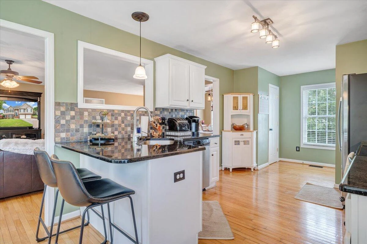 633 Castleridge RD - Photo 23