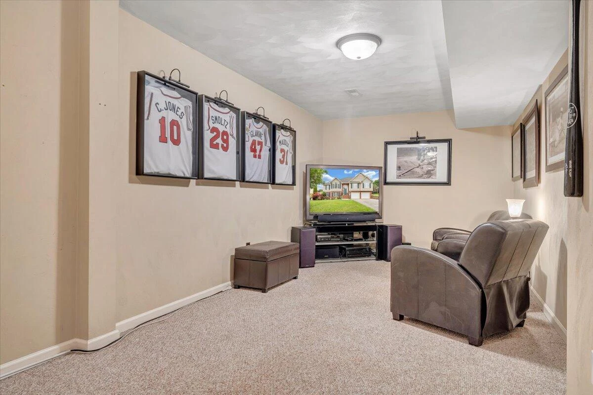 633 Castleridge RD - Photo 43