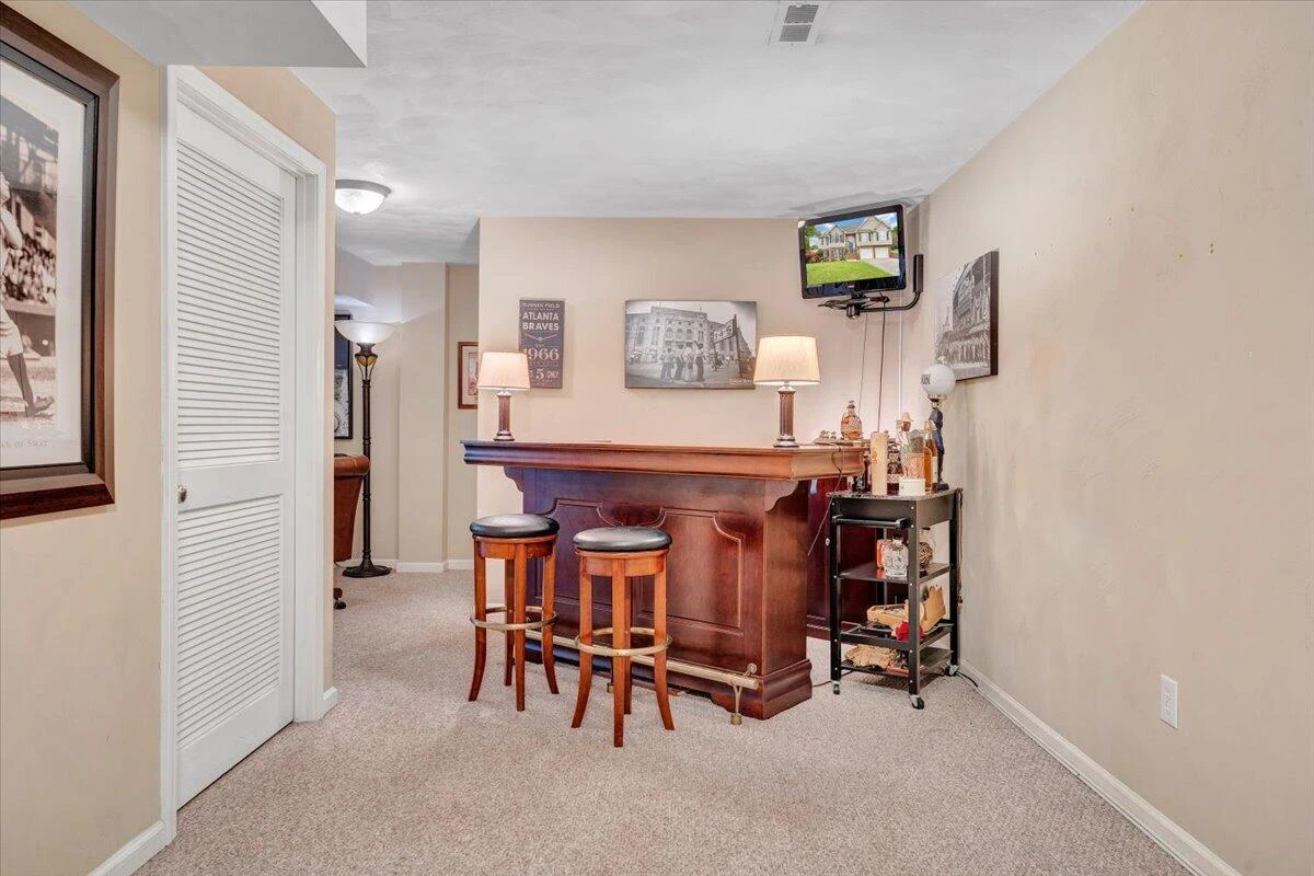 633 Castleridge RD - Photo 45