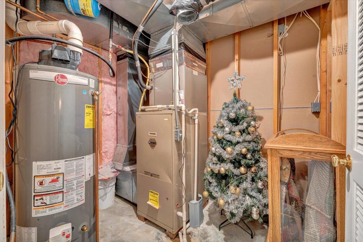 633 Castleridge RD - Photo 52