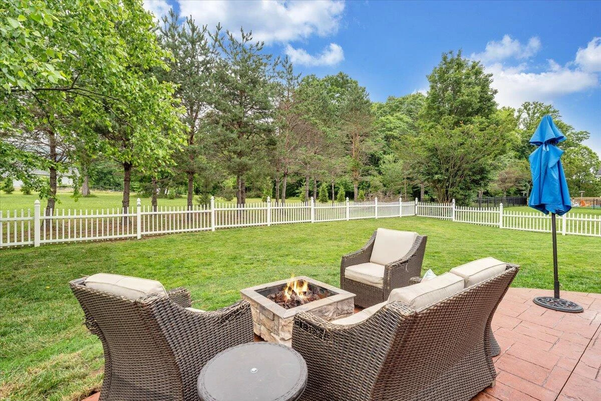 633 Castleridge RD - Photo 54