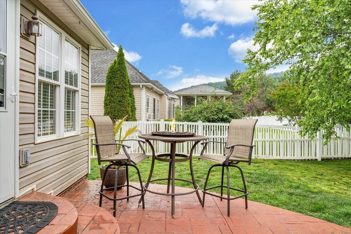633 Castleridge RD - Photo 56