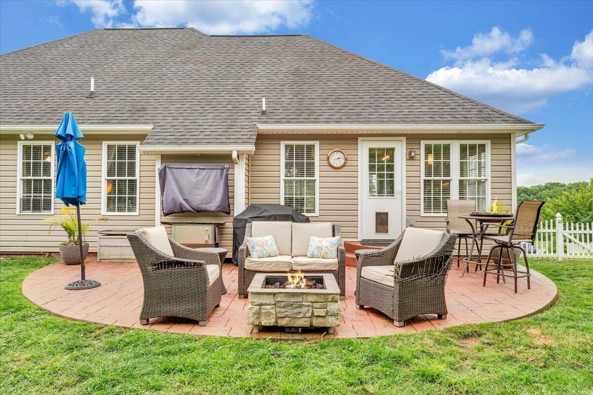 633 Castleridge RD - Photo 59