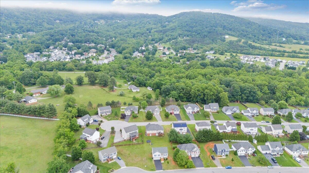633 Castleridge RD - Photo 66