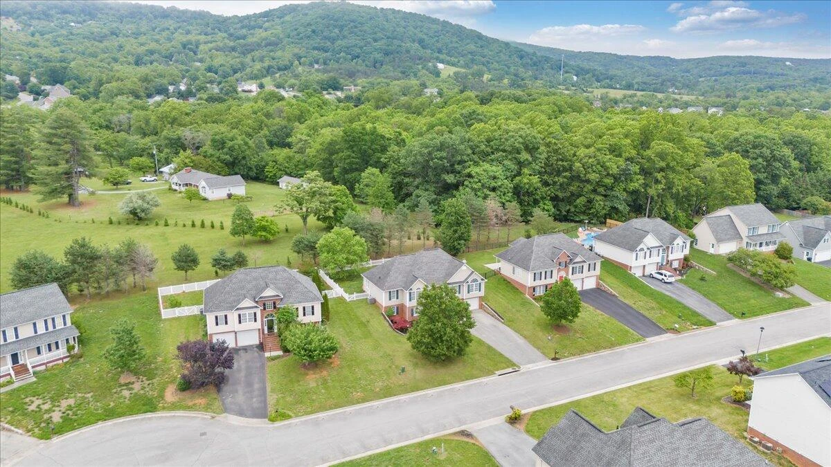 633 Castleridge RD - Photo 70