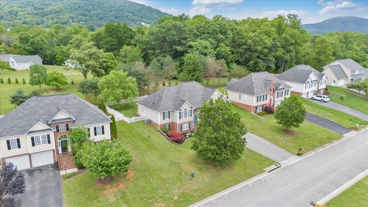 633 Castleridge RD - Photo 71