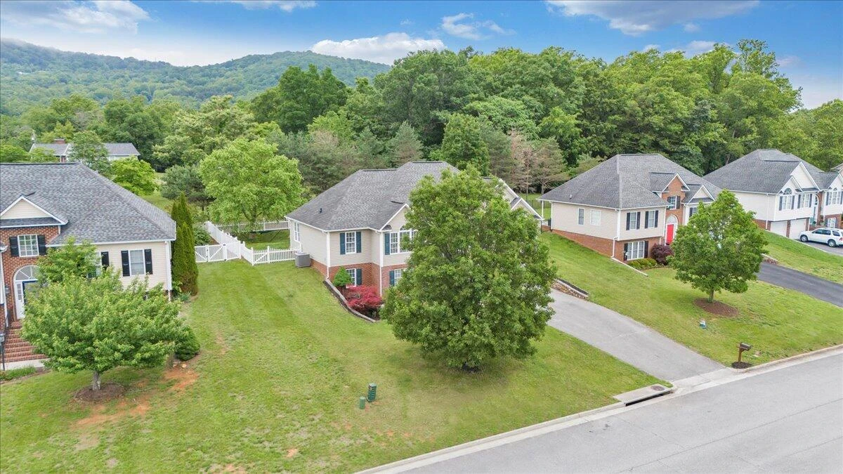 633 Castleridge RD - Photo 72