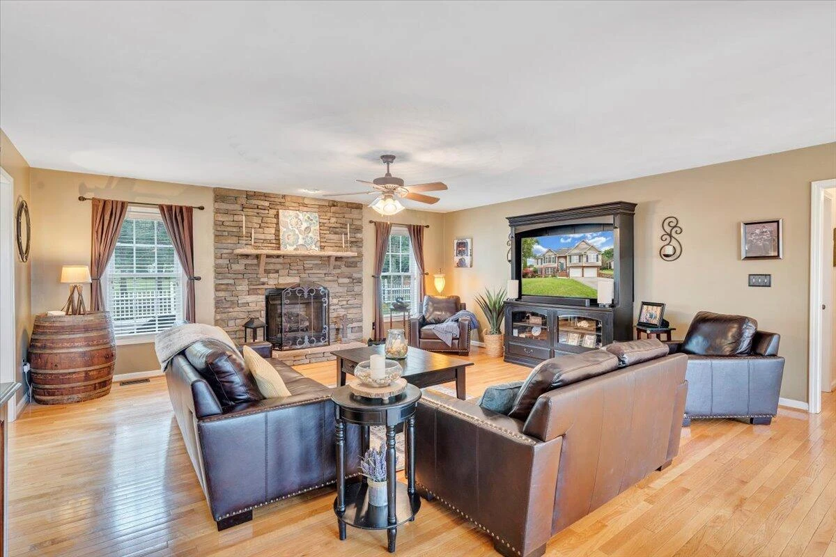 633 Castleridge RD - Photo 8