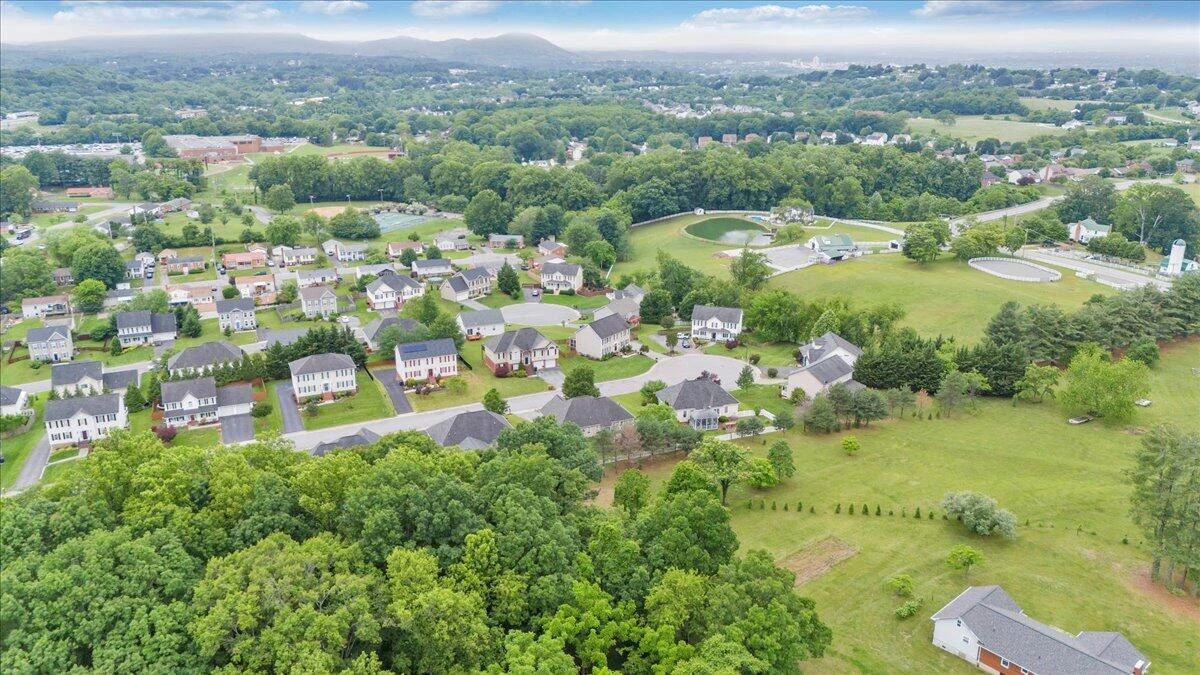 633 Castleridge RD - Photo 80