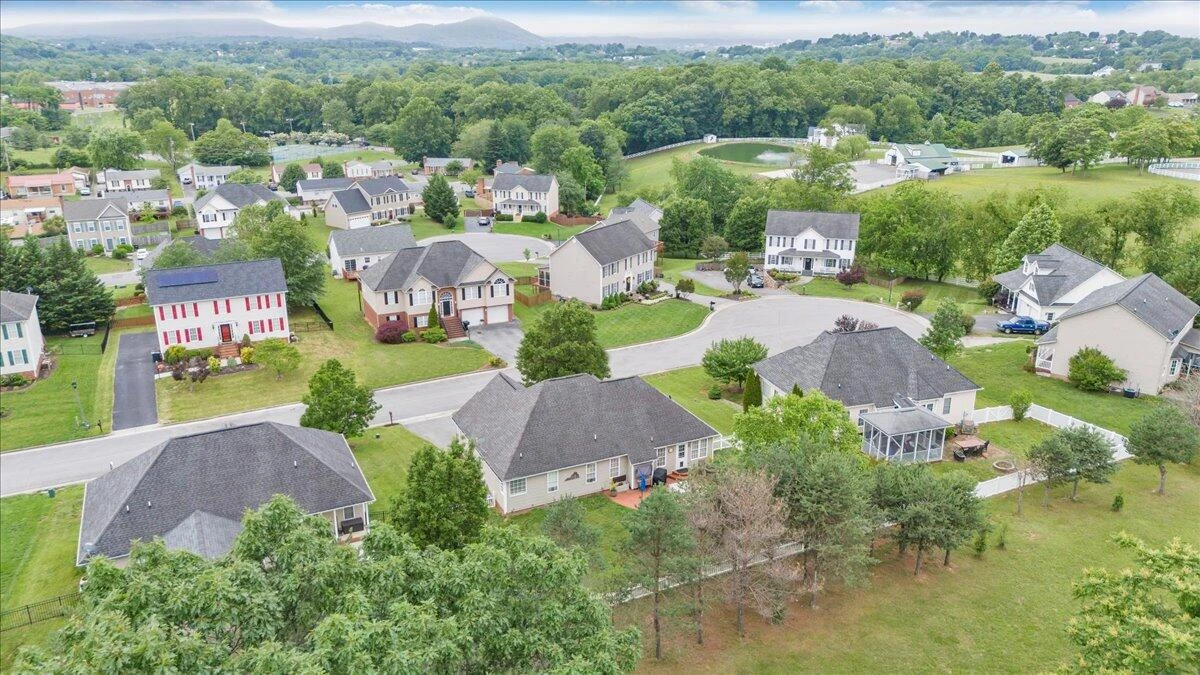 633 Castleridge RD - Photo 81