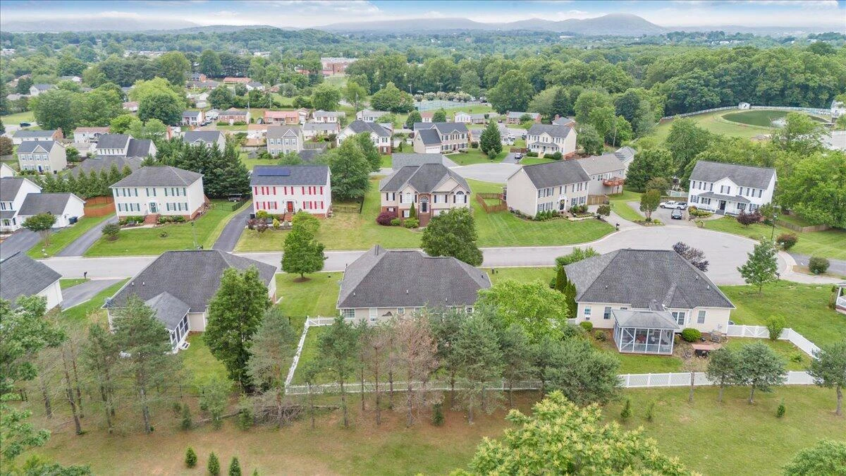 633 Castleridge RD - Photo 82